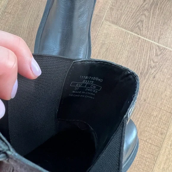 Lug sole boots - Picture 6 of 8